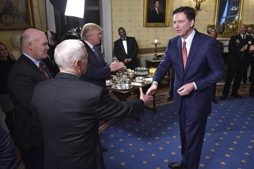 Trump sẽ giữ lại giám đốc FBI dưới thời Obama Tổng thống Mỹ Donald Trump dự kiến giữ lại giám đốc Cục Điều tra Liên bang (FBI) từ chính quyền trước James Comey.