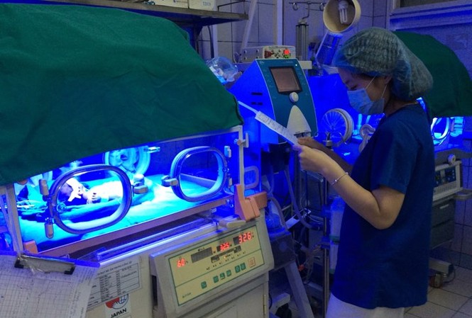 Trẻ vàng da bệnh lý: Không chữa kịp thời sẽ di chứng nặng nề Trẻ vàng da bệnh lý: Không chữa kịp thời sẽ di chứng nặng nề