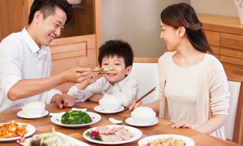 Trẻ em ăn Tết thế nào để không hại sức khỏe? Ảnh minh họa: News.