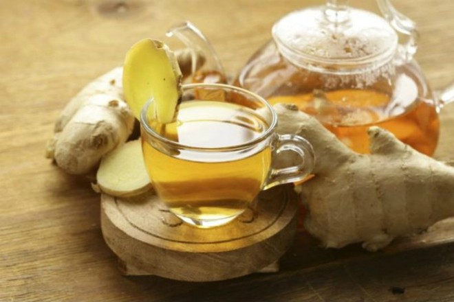 Ăn gì để giữ ấm cơ thể khi tiết trời chuyển lạnh? Trà gừng làm ấm cơ thể hiệu quả.