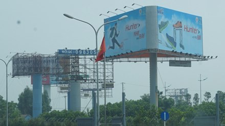Hà Nội xử lý dứt điểm hàng loạt biển quảng cáo vi phạm Hà Nội xử lý dứt điểm hàng loạt biển quảng cáo vi phạm