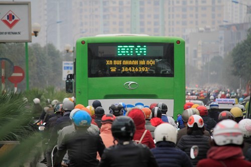 Vì sao phải lắp phân cách cứng phục vụ buýt BRT? Vì sao phải lắp phân cách cứng phục vụ buýt BRT?