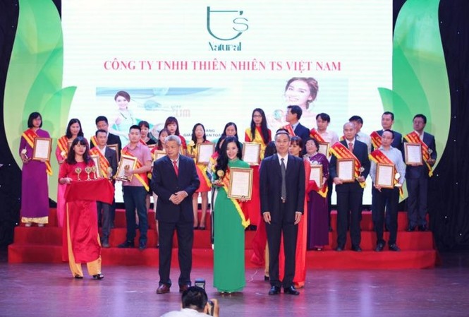 Doanh nghiệp sở hữu lô mỹ phẩm 11 tỷ bị thu giữ từng đoạt nhiều giải thưởng Doanh nghiệp sở hữu lô mỹ phẩm 11 tỷ bị thu giữ từng đoạt nhiều giải thưởng