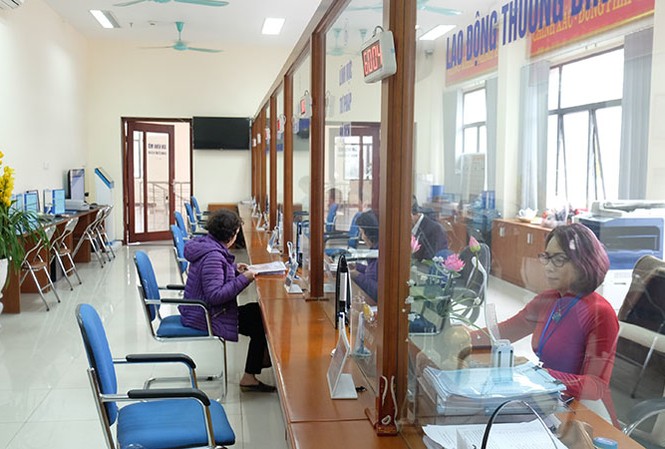 Ngày đầu làm việc: Phường Văn Miếu cấp giấy xác nhận trong 30 phút Ngày đầu làm việc: Phường Văn Miếu cấp giấy xác nhận trong 30 phút