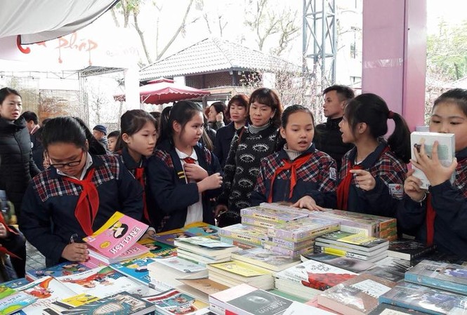 Hà Nội: Phố sách Xuân bán được trên 8 vạn bản sách, doanh thu 4 tỉ Hà Nội: Phố sách Xuân bán được trên 8 vạn bản sách, doanh thu 4 tỉ