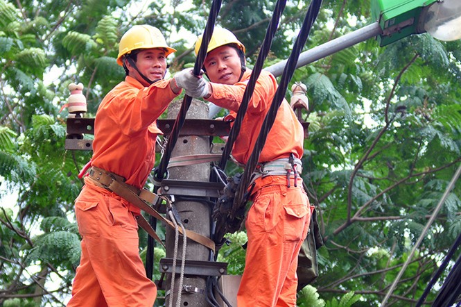 Nắng nóng 40 độ, tiêu thụ điện tăng kỷ lục Nắng nóng 40 độ, tiêu thụ điện tăng kỷ lục