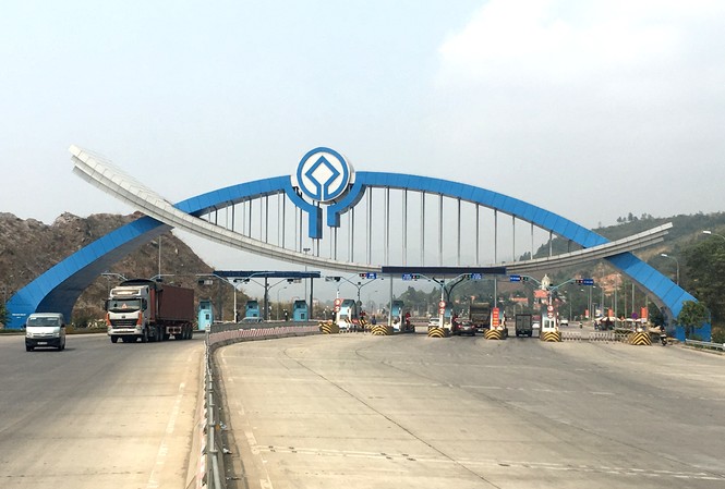 Miễn phí 100% cho dân địa phương qua trạm BOT Đại Yên Sau khi tập trung phản đối, người dân sống gần trạm BOT Đại Yên đã được miễn phí 100% cho xe ô tô không kinh doanh.