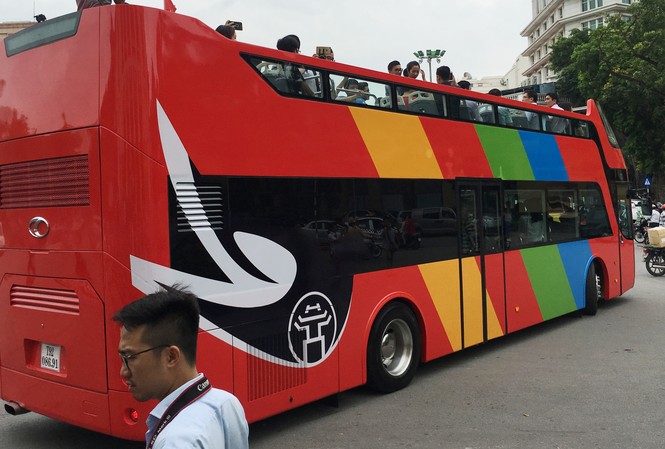 Vạch lộ trình cho xe buýt 2 tầng Hà Nội xuống đường Sau khi chạy thí điểm vào tháng 6, liên ngành Hà Nội đã thống nhất tiếp tục triển khai xe buýt 2 tầng