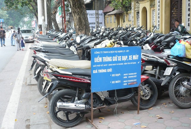 Tăng gấp 3 lần phí sử dụng lòng đường, hè phố Hà Nội? Phí sử dụng lòng đường, hè phố tại Hà Nội được đề xuất tăng gấp 3 lần