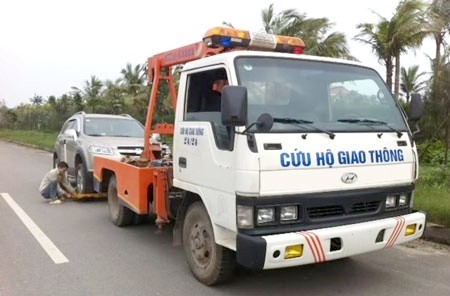 Thêm nhiều chủ xe “tố” cảnh sát gọi xe cẩu kéo giá… chặt chém Thêm nhiều chủ xe “tố” cảnh sát gọi xe cẩu kéo giá… chặt chém