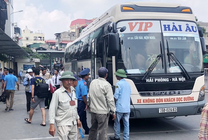 Sẽ đình tài xe khách không niêm yết giá vé Qua kiểm tra, TTGT Hà Nội đã phát hiện xe của hãng Hải Âu và nhiều xe khác không niêm yết giá vé, số đường dây nóng