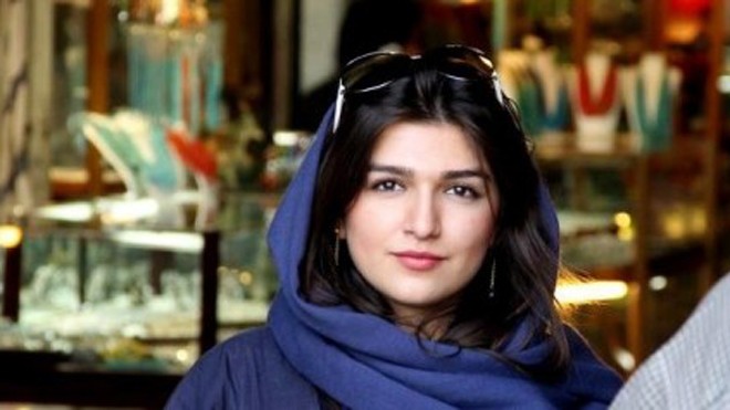 Iran: Cố xem bóng chuyền nam, một cô gái bị bắt Cô gái Ghoncheh Ghavami xinh đẹp bị bắt vì cố xem một trận bóng chuyền nam.