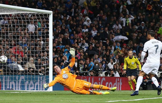 Ronaldo lập hat-trick, Real ngược dòng vào bán kết Bàn mở tỷ số sớm của Ronaldo giúp Real giải tỏa áp lực. Ảnh: Reuters