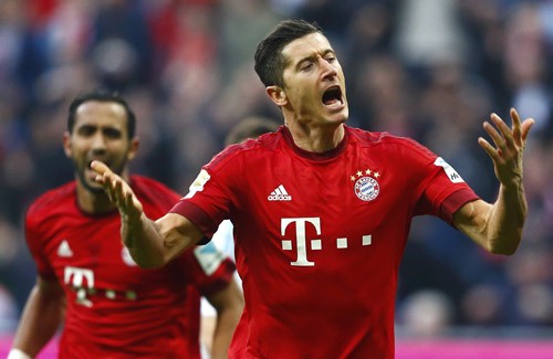 Bayern 3-0 Schalke: Ngôi vương trong túi Lewandowski ghi bàn thứ 27 tại Bundesliga mùa này. Ảnh: Reuters.