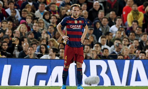Barca trải qua chuỗi trận tệ nhất tại La Liga kể từ 2003 Barca đang tuột dốc sau một thời gian dài căng sức trên mọi mặt trận. Ảnh: Reuters.