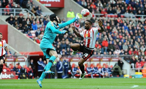 Hòa Sunderland, Arsenal trở lại vị trí thứ tư Petr Cech chơi tập trung trong hiệp hai, nhiều lần cứu thua cho Arsenal. Ảnh: AFP.