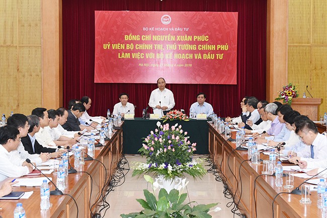 Thủ tướng yêu cầu thẩm định các dự án 10.000 tỷ đồng Thủ tướng Nguyễn Xuân Phúc làm việc với Bộ Kế hoạch và Đầu tư