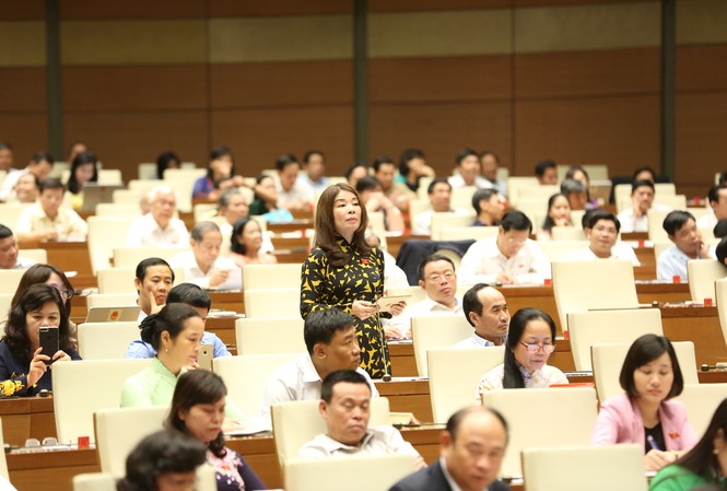 Đề xuất tăng khối lượng tiền tệ để thúc đẩy tăng trưởng ĐBQH Lê Thu Hà (Lào Cai) đề nghị tăng khối lượng tiền tệ để thúc đẩy tăng trưởng (ảnh Như Ý)