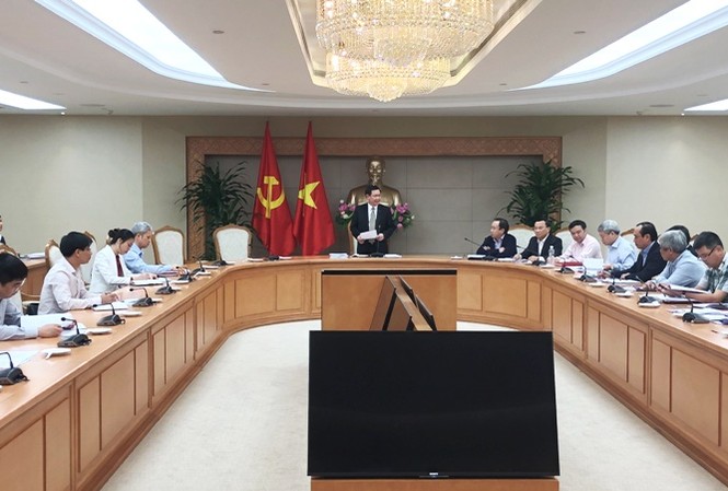 Bảo đảm nguồn hàng, ổn định giá cả tại các tỉnh bị bão lũ Phó Thủ tướng Vương Đình Huệ chủ trì phiên họp