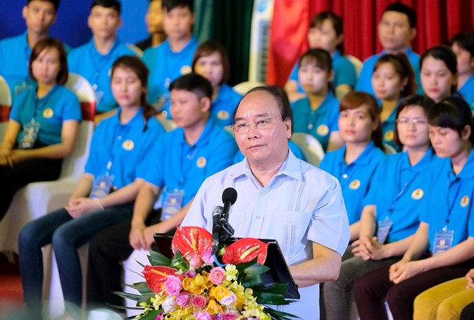 Thủ tướng: Thu tiền điện giá cao của công nhân là vi phạm pháp luật Thủ tướng đối thoại với công nhân, lao động.