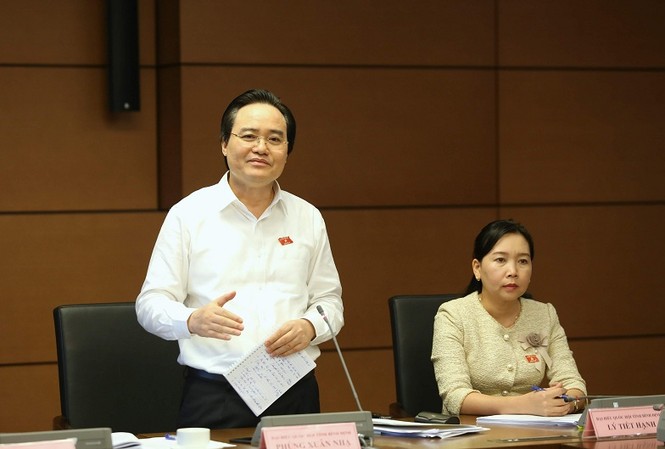 Tranh cãi việc chuyển 'học phí' sang 'giá dịch vụ đào tạo' Bộ trưởng Phùng Xuân Nhạ phát biểu tại phiên thảo luận (ảnh Như Ý)