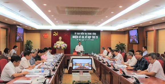 Kỷ luật một đại tá quân đội 'vi phạm nghiêm trọng lối sống' Kỳ họp thứ 29 UBKT T.Ư