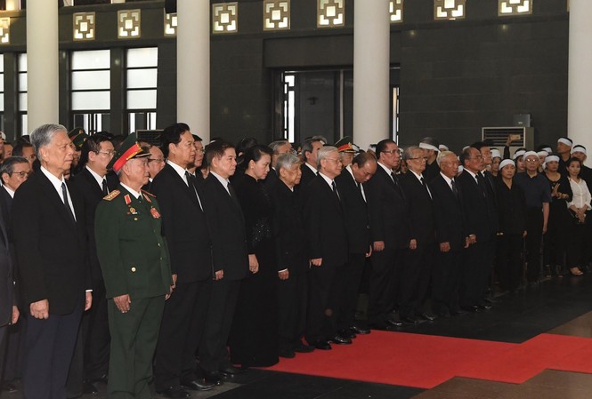 Nguyên Tổng Bí thư Đỗ Mười - Tấm gương mẫu mực cần, kiệm, liêm, chính Lãnh đạo Đảng.Nhà nước viếng nguyên Tổng Bí thư Đỗ Mười. Ảnh: Như Ý