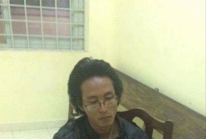 Khởi tố thanh niên vác mã tấu chém hàng loạt kính ô tô trên đường Khởi tố thanh niên vác mã tấu chém hàng loạt kính ô tô trên đường