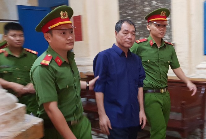 Bị cáo Trầm Bê xin giảm nhẹ hình phạt Bị cáo Trầm Bê. Ảnh Văn Minh