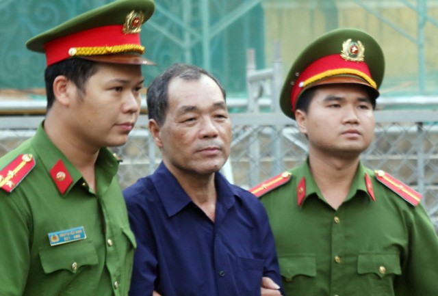 'Đại gia' Trầm Bê xin toà được hưởng hình phạt nhẹ nhất 'Đại gia' Trầm Bê xin toà được hưởng hình phạt nhẹ nhất