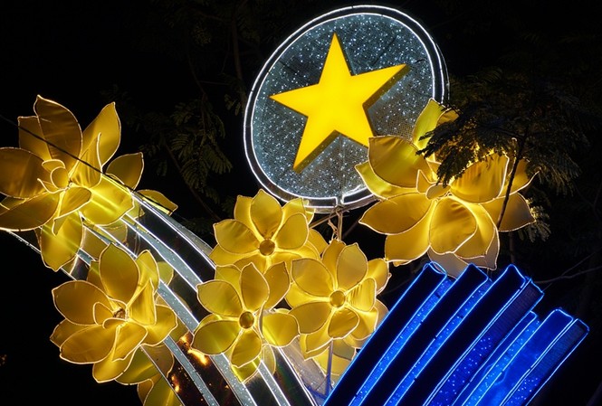 Đường phố Sài Gòn rực rỡ ánh đèn chào đón Noel Đường phố Sài Gòn rực rỡ ánh đèn chào đón Noel