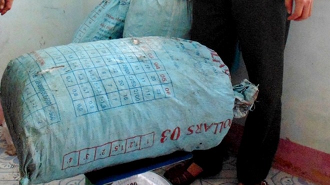 Cán bộ kiểm lâm VQG Phong Nha - Kẻ Bàng bị vây đánh Số gỗ huê bi kiểm lâm thu giữ trước đó