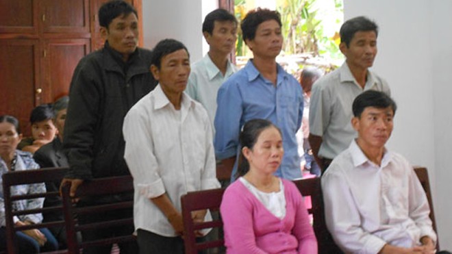 Ly kỳ chuyện đòi xét nghiệm ADN cho... trâu Nguyên đơn và các nhân chứng tại tòa