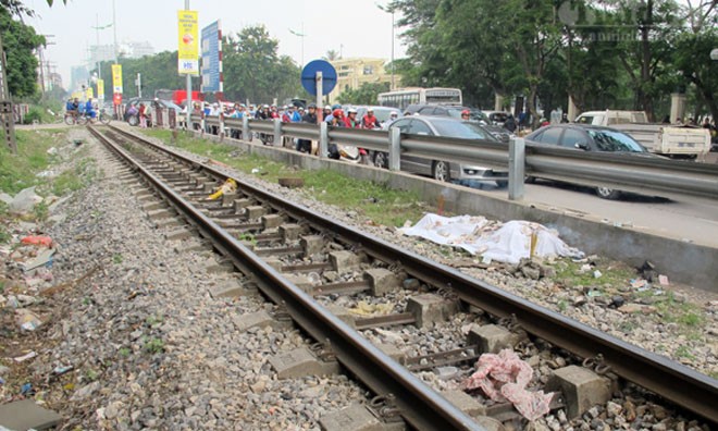 Phát hiện cụ bà chết bên đường ray Ảnh minh họa.