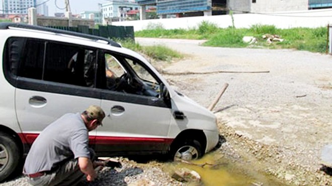 Hà Nội: Bẫy 'nuốt' ô tô, xe máy trong khu đô thị Ô tô đi vào sẽ bị bẫy "nuốt" gọn