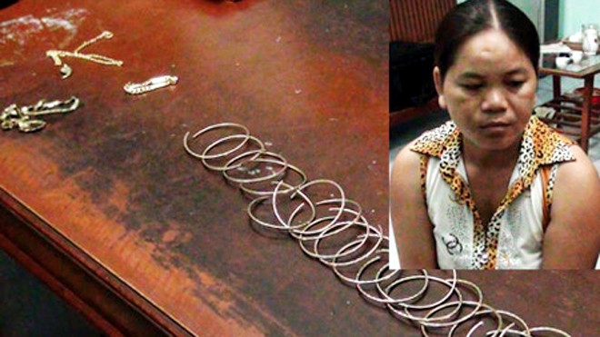 Báo cướp giả, vợ giấu chồng mang vàng đi bán để trả nợ Châu Thị Hồng Sương tại CQĐT và số vàng Sương “báo cướp giả”