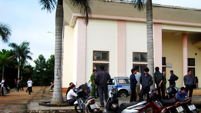 Bị phát hiện nhận hối lộ, thanh tra giao thông nhảy lầu tự tử Bị phát hiện nhận hối lộ, ông Mẫn đã nhảy lầu tự tử