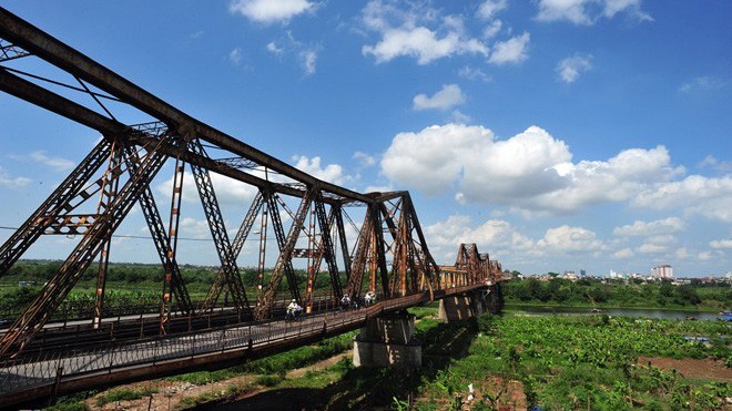 'Cầu Long Biên sẽ thành cầu đi bộ đẹp nhất thế giới' Đa số đại biểu đồng tình với phương án xây dựng cầu đường sắt cách cầu Long Biên về phía thượng lưu 75 m. Ảnh: Hoàng Hà