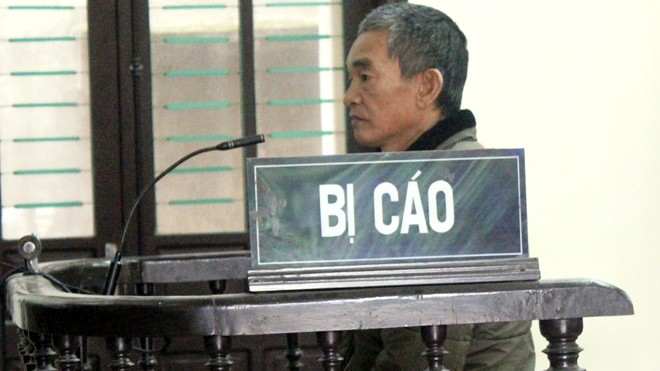 Người đàn ông chém lìa cổ thanh niên 9X ra tòa Bị cáo Dục trước vành móng ngựa