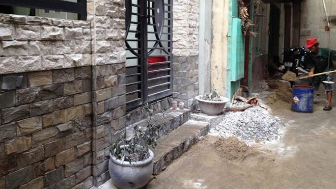 Người đàn ông tự thiêu bằng 5 lít xăng ở Sài Gòn Khu vực ông H. tưới xăng tự thiêu