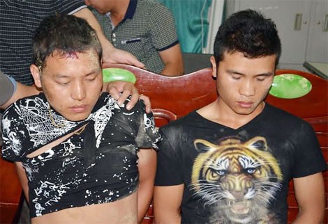 Công an Lào Cai bắt 2 đối tượng thu giữ 40 bánh heroin Đối tượng Giàng A Sáu và Sùng A Ký tại Cơ quan Cảnh sát điều tra
