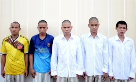 Nhậu xỉn trong đám ma, 5 người hiếp dâm bé 10 tuổi Các nghi can bị khởi tố vì hành vi hiếp dâm trẻ em