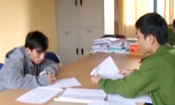 Nghi bị “cắm sừng”, cắt tai tình địch Đối tượng Tô Xuân Ba tại cơ quan điều tra