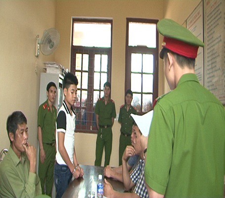 Bị chặn đánh, nam sinh lớp 9 rút dao đâm chết bạn Đối tượng Đinh Phú Quang tại cơ quan công an