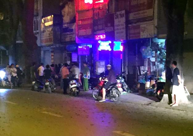 Đoạt mạng con nợ bằng 3 nhát dao Cảnh sát có mặt tại hiện trường vụ án. Ảnh: Nguyễn Phạm Ngọc Đường