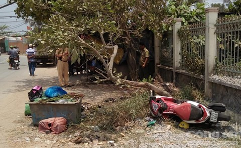 Mất lái khi truy đuổi tên cướp, một người phụ nữ nhập viện Hiện trường vụ tai nạn