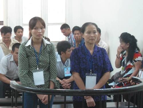 Làm nhục hàng xóm bằng trò phản cảm, 3 mẹ con vướng lao lý Phiên phúc thẩm xét xử mẹ con bà Thư do TAND Hà Nội mở ngày 12-13/4.