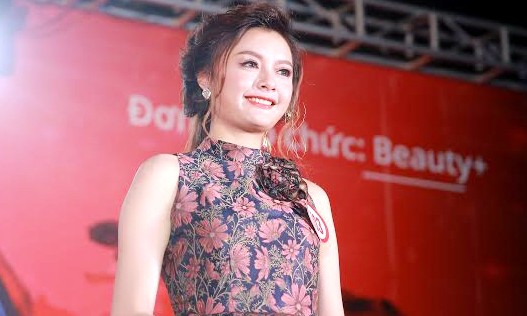 Đại học Văn hóa Hà Nội chào đón tân Hoa khôi Nguyễn Diệu Linh cho rằng, vẻ đẹp hoàn hảo của người phụ nữ hiện đại hội tụ 3 yếu tố: vẻ đẹp trí tuệ, vẻ đẹp hình thức và vẻ đẹp tâm hồn