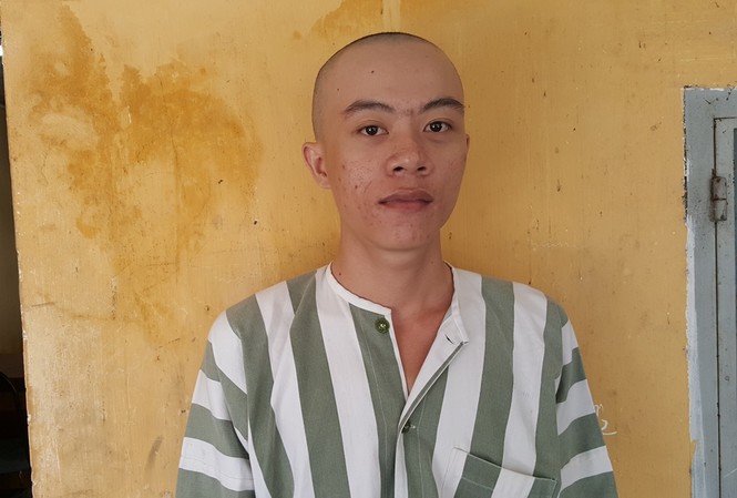 Dùng súng điện bắn nạn nhân để cướp xe máy Nguyễn Cao Nhân tại cơ quan công an