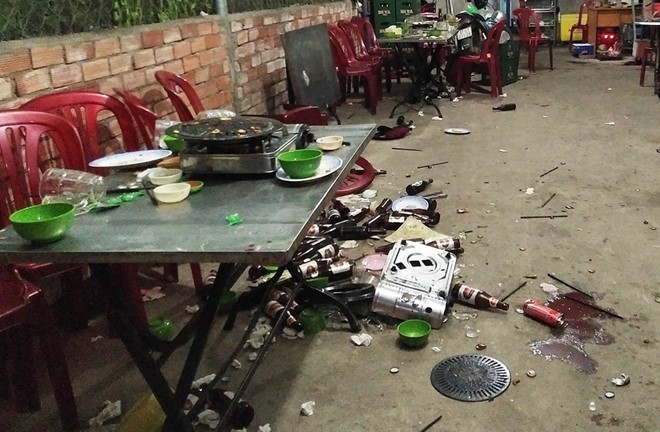Thanh niên bị đâm chết trong cuộc ẩu đả ở quán nhậu Hiện trường vụ ẩu đả. Ảnh: T.D.
